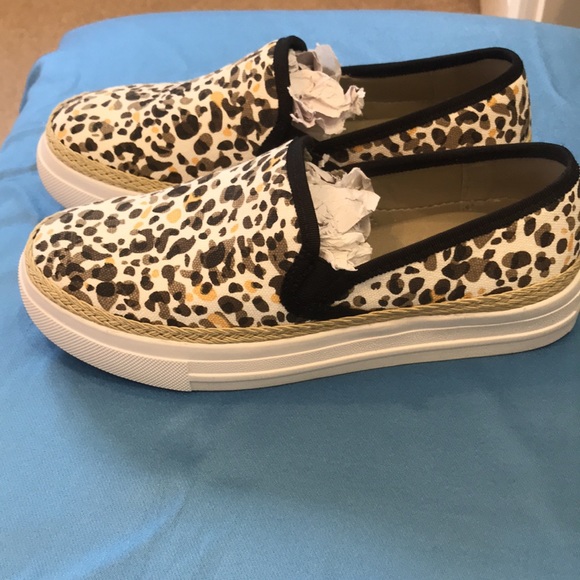 TOMMY BAHAMA LEOPARD SLIP ON - Picture 2 of 4